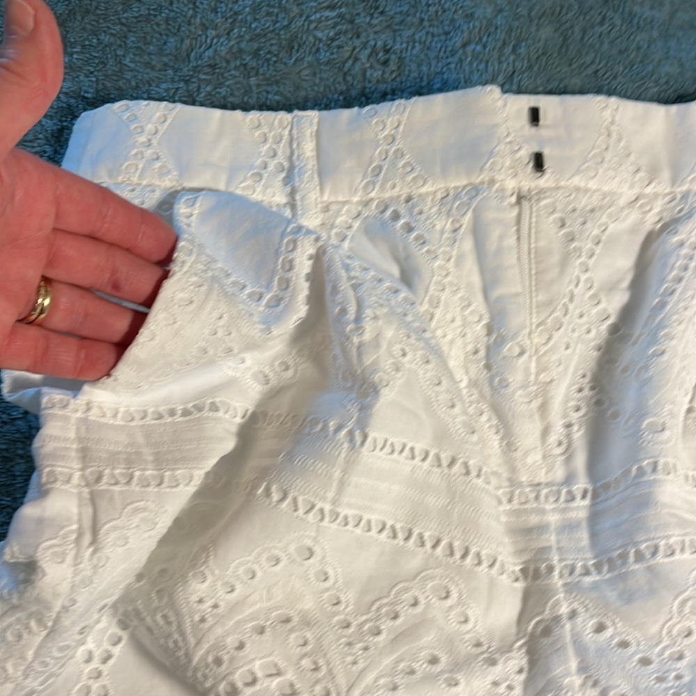 White Eyelet High Waisted Express Shorts Size 2 - Picture 4 of 11